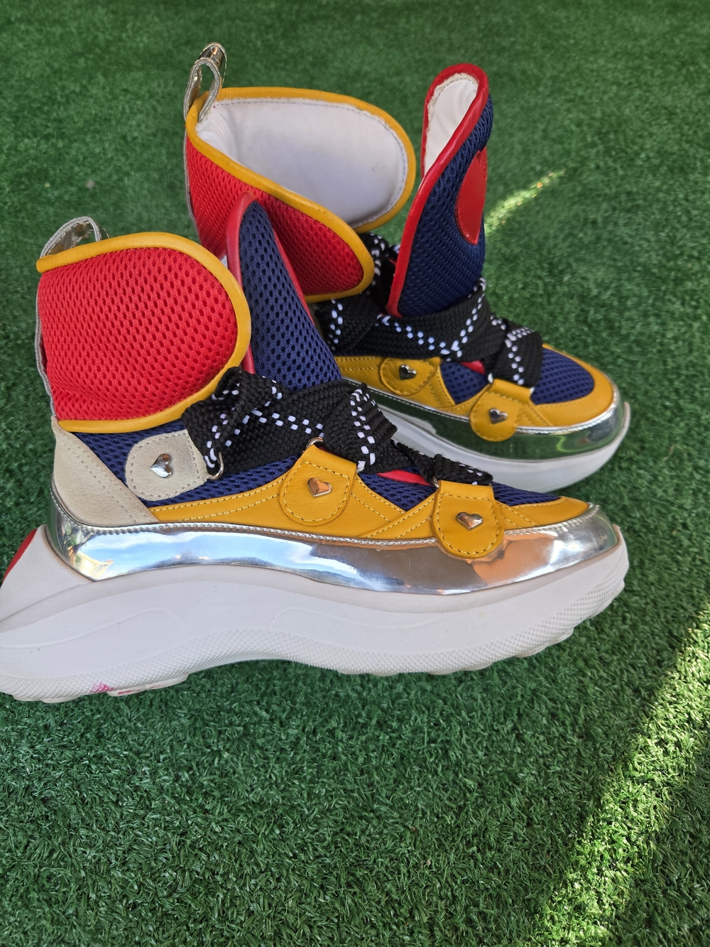Love Moschino women's sneakers featuring a vibrant color-block design - Picture 3 of 7